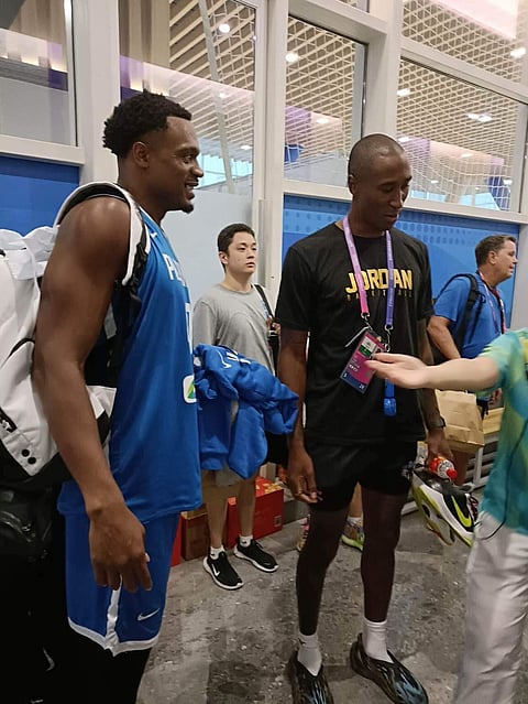 RONDAE Hollis-Jefferson of Jordan exchanges pleasantries with Justin Bronwlee of Gilas Pilipinas ahead of their crucial encounter in the men’s basketball event of the 19th Asian Games. | Photograph COURTESY OF POC-PSC MEDIA POOL