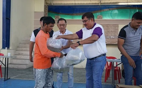 BFAR hands Paombong 900K fingerlings