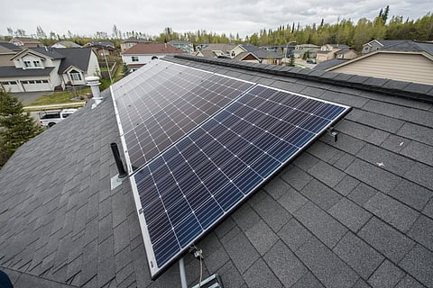 LOCAL government units commit to energy efficiency measures under new program.