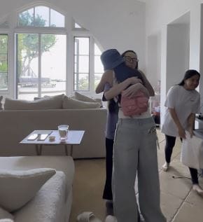 Kim Chiu greeting Kris Aquino.