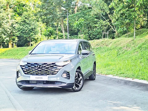 Photographs by Ian Magbanua for the daily tribune
NEW Custin in Military Gray accentuates the vehicle's angles, which looks menacing and impressive.