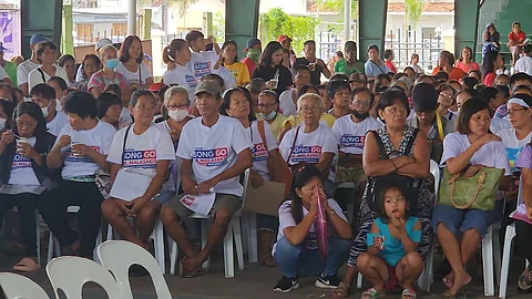 Indigent residents in Llanera, Nueva Ecija given a boost by Bong Go