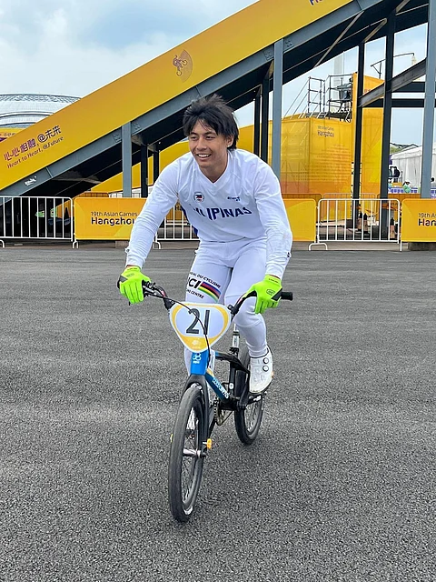 PATRICK Coo successfully delivers Team Philippines’ ninth medal after finishing third in the BMX event of the 19th Asian Games. | PHOTOGRAPH COURTESY
OF pATRICK Coo/FB