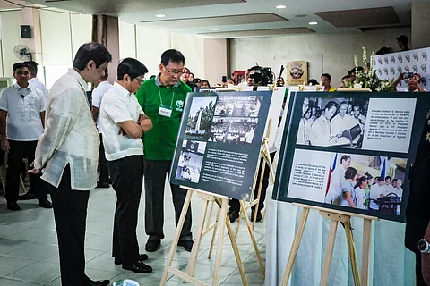 Department of Agrarian Reform Secretary Conrado M. Estrella III (left) and former Agriculture chief Leonardo Q. Montemayor (3rd from left), now chairperson of the Free Farmers Federation, show President Ferdinand R. Marcos Jr. a photo exhibit during Wednesday’s 70th-anniversary celebration of FFF at the National Meat Inspection Service building along Visayas Avenue, Quezon City.