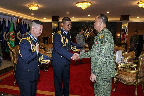 AFP’s Inspector General and Acting The Deputy Chief of Staff, AFP, LtGen. William Gonzales, welcomes the outgoing and incoming Defense Attachés of Thailand to the Philippines during a Joint Introductory and Exit Call conducted on 3 October at the General Headquarters. (Photo by PFC Carmelotes/PAOAFP)