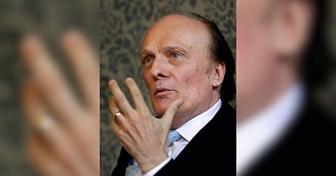 (FILES) This file photo taken on 5 October 2005 shows Czech conductor Zdenek Macal addressing journalists at Prague's Rudolfinum concert hall. (Photo by Michal CIZEK / AFP)