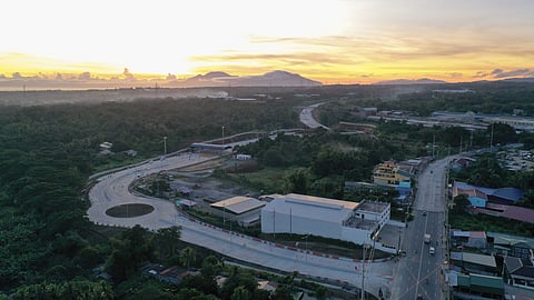 Photograph courtesy of CALAX
CALAX will eventually connect to the Manila-Cavite Expressway or CAVITEX in Kawit, uniting key regions seamlessly. Presently, its operational segments span from Mamplasan Rotunda up to Silang East Interchange.