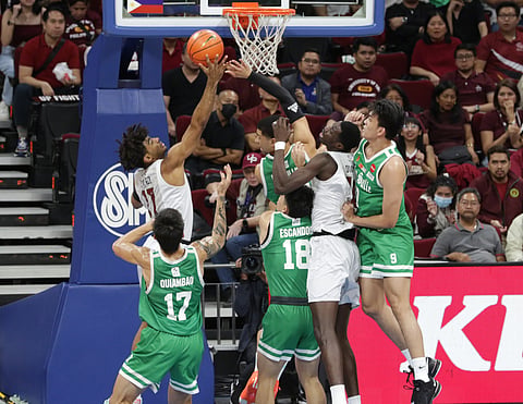 Photograph by joey sanchez mendoza for the daily tribune @tribunephl_joey
Helter skelter Francis Lopez of University of the Philippines soars for a layup against a tight De La Salle University defense during Game 1 of their Season 86 men’s basketball tournament best-of-three finals series last night at the Mall of Asia Arena.