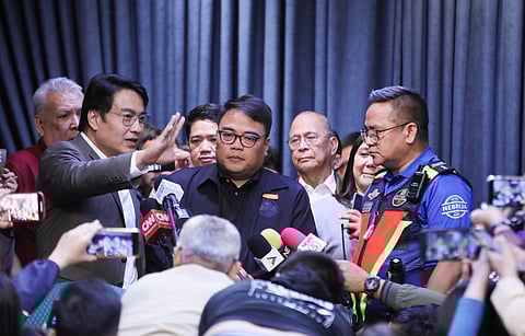 Sen. Ramon "Bong" Revilla Jr. shakes hands with TFSO chief Edison "Bong" Nebrija and MMDA chair Romando Artes after they each apologize to the senator for an alleged bus lane violation. | 📸 Dianne Bacelonia
