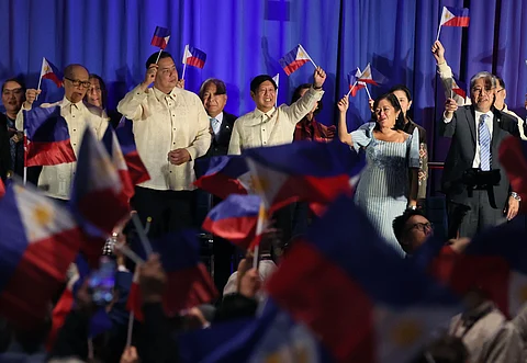 President Ferdinand Marcos Jr. with First lady Liza Araneta Marcos and House Speaker Martin Romualdez is warmly welcomed by the Filipino community on 14 November 2023 as he arrives in San Francisco, U.S.A. for the APEC (Asia Pacific Economic Cooperation).
INQUIRER/ MARIANNE BERMUDEZ