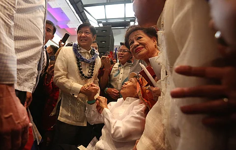President Ferdinand Marcos Jr. meets with the Filipino community in Honolulu, Hawaii U.S.A. whom he said was very welcoming to them and took them in when their family fled the Philippines in 1986.
PPA POOL PHOTO/ MARIANNE BERMUDEZ