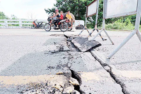 7 perish, 2 missing in magnitude-6.8 quake