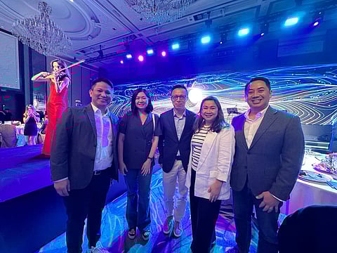 GCash leaders led by CEO Martha Sazon with Ant Group Chairman Eric Jing(PHOTOGRAPHS COURTESY OF GLOBE)