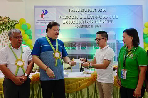 PAGCOR assistant vice president for Community Relations Eric Balcos (second from left) turns over to Mayor Aurelio Rosales III the check representing the third tranche of PAGCOR’s funding for the multi-purpose evacuation center project in Catarman, Northern Samar. With them are PAGCOR senior manager Jake Abejar (left) and Catarman municipal treasurer Marieta Pabello (right).