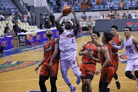 Import Suleiman Braimoh powers the Meralco Bolts to a resounding 91-84 win over the Blackwater Bossing yesterday in the PBA Commissioner’s Cup at the Ynares Sports Center in Antipolo. | Photograph courtesy of PBA