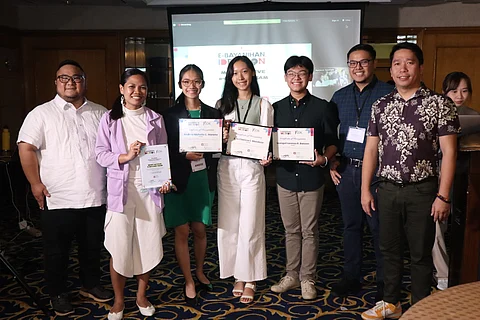 Pinas Forward president Pao Pangan (left), together with YGoal mentors Chester Fabian and JR Demecais (right), with e-Bayanihan Ideathon 2023 participants (center) from the Philippine Science High School-Central Luzon campus: Team Kalibur adviser Sharmaine Lizada and delegates Andie Moreno, Kim Mendoza and Enzo Banzon.(PHOTOGRAPHS COURTESY OF e-Bayanihan Ideathon)