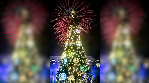 The Malacañang Christmas Tree, designed by Monino Duque, brightens up the presidential palace. | 📷 Yummie Dingding