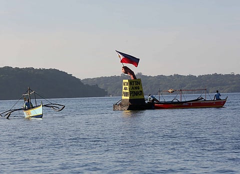 FISHERMEN in Masinloc, Zambales release a giant buoy showing a hand hoisting a Philippine flag, symbolic of the country’s protest against intrusion by Chinese vessels in the West Philippine Sea. (PHOTO BY ANALY LABOR FOR THE DAILY TRIBUNE)