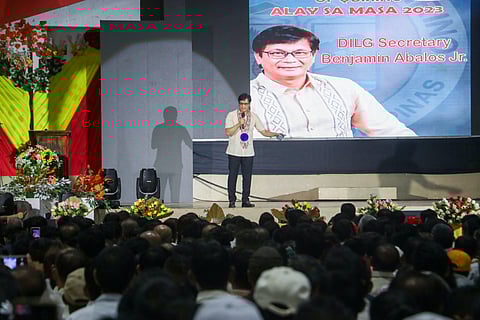 Abalos wants upright, inspiring barangay execs