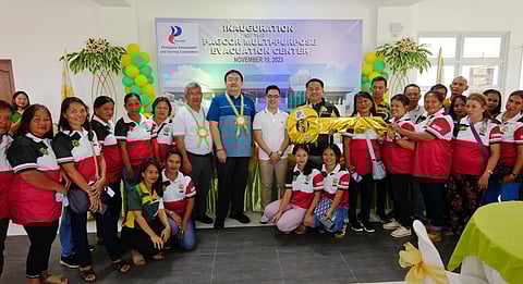 Health workers from Catarman’s various barangays pose for a photo opportunity with
officials from PAGCOR and the local government of Catarman.