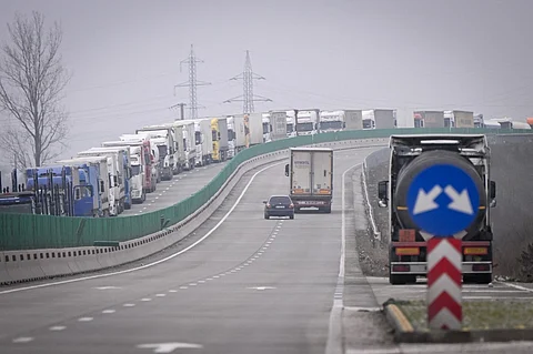 FILE PHOTO: Trucks queue to enter to the Giurgiu-Ruse border point between Romania and Bulgaria, near Giurgiu, Romania on 6 December 2022. For more than 10 years, Romania and Bulgaria have been waiting at the gates of the Schengen area. A few hours before a vote in Brussels, no one seems to believe it anymore in these two countries tempted by euroscepticism. (Photo by Daniel MIHAILESCU / AFP)