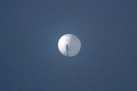 (FILES) This handout photo from Chase Doak taken on 1 February 2023 shows a suspected Chinese spy balloon in the sky. (Photo by Chase DOAK / CHASE DOAK / AFP)