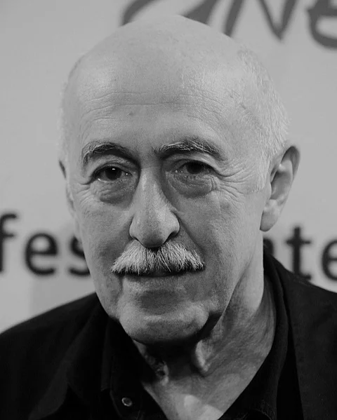 FILE PHOTO: Georgian director Otar Iosseliani poses during the photocall of "Jardins en automne" (Gardens in Autumn) at the first edition of Rome film festival, 14 october 2006. (Photo by TIZIANA FABI / AFP)