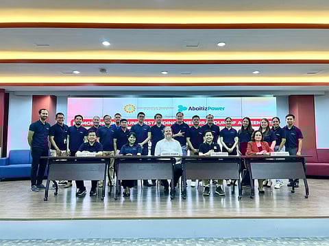 Visayan Electric president and COO Engineer Raul C. Lucero; AboitizPower SAVP for Human Resources Belen B. Catanduanes; AboitizPower Distribution COO Anton Mari Perdices; Cebu Institute of Technology-University president Engineer Bernard Nicolas Villamor; and CIT-U vice president for Academic Affairs Atty. Corazon Evangelista-Valencia sign an MOA and MOU for CIT-U, witnessed by AboitizPower team members, some of whom are CIT-U alumni. (PHOTOGRAPH COURTESY OF ABOITIZ)
