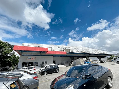 (Photograph courtesy of Alfamart)Alfamart’s distribution center in Silang, Cavite.