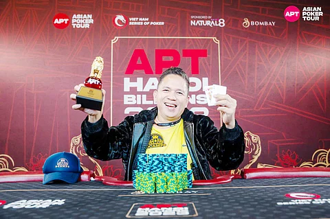 The first trophy won by a Filipino at the APT Hanoi Billions was that of journeyman Hernan Jaybee Villa who took down the No Limit Hold’em Freeze out tournament on Day 2 of the festival. | Photograph COURTESY OF RHEN VILLANUEVA FB