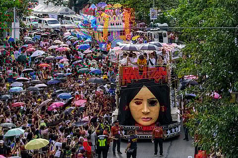 Tradition of the season You know Christmas day is near when a sea of people gathers on streets to catch a glimpse of the massive floats depicting the movies that made the cut to the annual Metro Manila Film Festival. For its 49th year, the MMFF paraded in four key cities in CAMANAVA and lined up 10 films instead of the traditional eight, including the horror flick (K)ampon by Quantum Films. | PHOTOGRAPH BY KING RODRIGUEZ FOR THE DAILY TRIBUNE