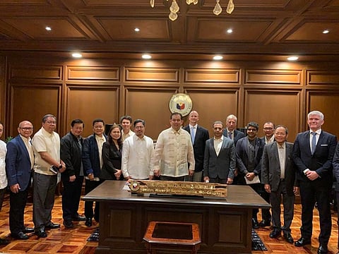 Photograph courtesy of AMOSUP
Speaker Martin Romualdez is flanked by supporters of the Magna Carta of Filipino Seafarers bill, including shipowners, manning agents and AMOSUP representatives.