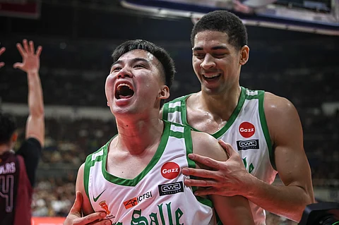 Green Archers praying, hoping for miracle