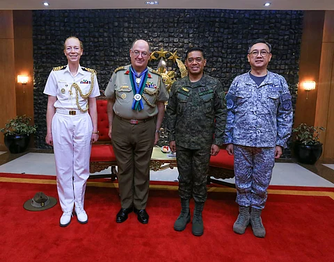 (From Left) The incoming defense attaché Navy Captain Emma McDonald-Kerr, outgoing defence attaché Col Paul Barta, CSAFP General Romeo Brawner Jr, and Deputy Chief of Staff for Personnel, J1, MGen Rommel Roldan pose for a photo during the joint exit and entrance call of the Australian defence attachés on 13 December at Camp Aguinaldo, Quezon City. | 📷 PFC Carmelotes/PAOAFP