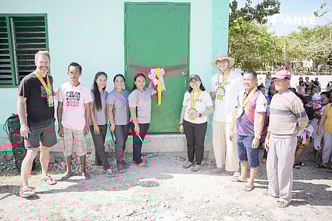 Pastor Philip le Roux, a missionary and member of the Santé Barley team; Albert Salvador, Silad Elementary School PTA president; Germelene Yala, Lyn Oblan and Gracelie Villacampa, teachers; Santé marketing representatives Pauline Bulatao and Marc Jason Marcelo; Fernando Ilistrisimo, vice mayor and Elmer Ofiasa, Sitio chairman.
