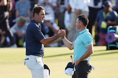 SCOTTIE Scheffler (left)and Rory McIlroy will be playing side by side in the first two rounds of the Masters Tournament starting Friday (Manila time) at Augusta National. | HARRY HOW/
AGENCE FRANCE-PRESSE