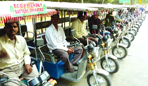 Delhi plans e-rickshaw cap, tighter driver rules