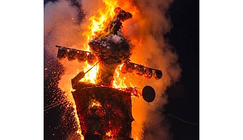 Mahuamilan witnesses first-ever Ravan Dahan, record crowd attends Dussehra celebrations