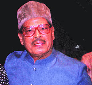 Manna Dey recovering in hospital