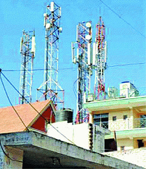 Noida to relocate 300 mobile towers
