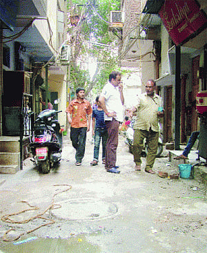 Greed kills 1, injures another in Karol Bagh