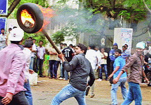 Telangana Cong leaders try to assert themselves