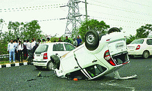 Cycling coach dies in road mishap
