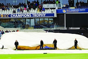 Rain plays spoilsport