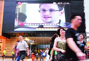 Snowden lands in Russia, disappears
