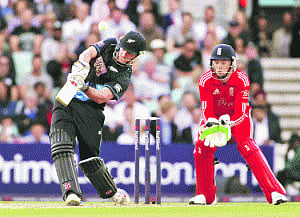 Eng lose by 5 runs again