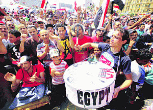 Army, Opp give ultimatum to Morsi; 16 dead in clashes