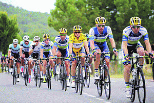 Cavendish wins stage 5; Gerrans retains lead
