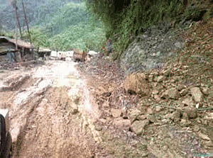 Vehicles stranded on Imphal-Jiribam National Highway 37