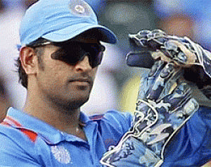 Dhoni turns 32, laid low by injury